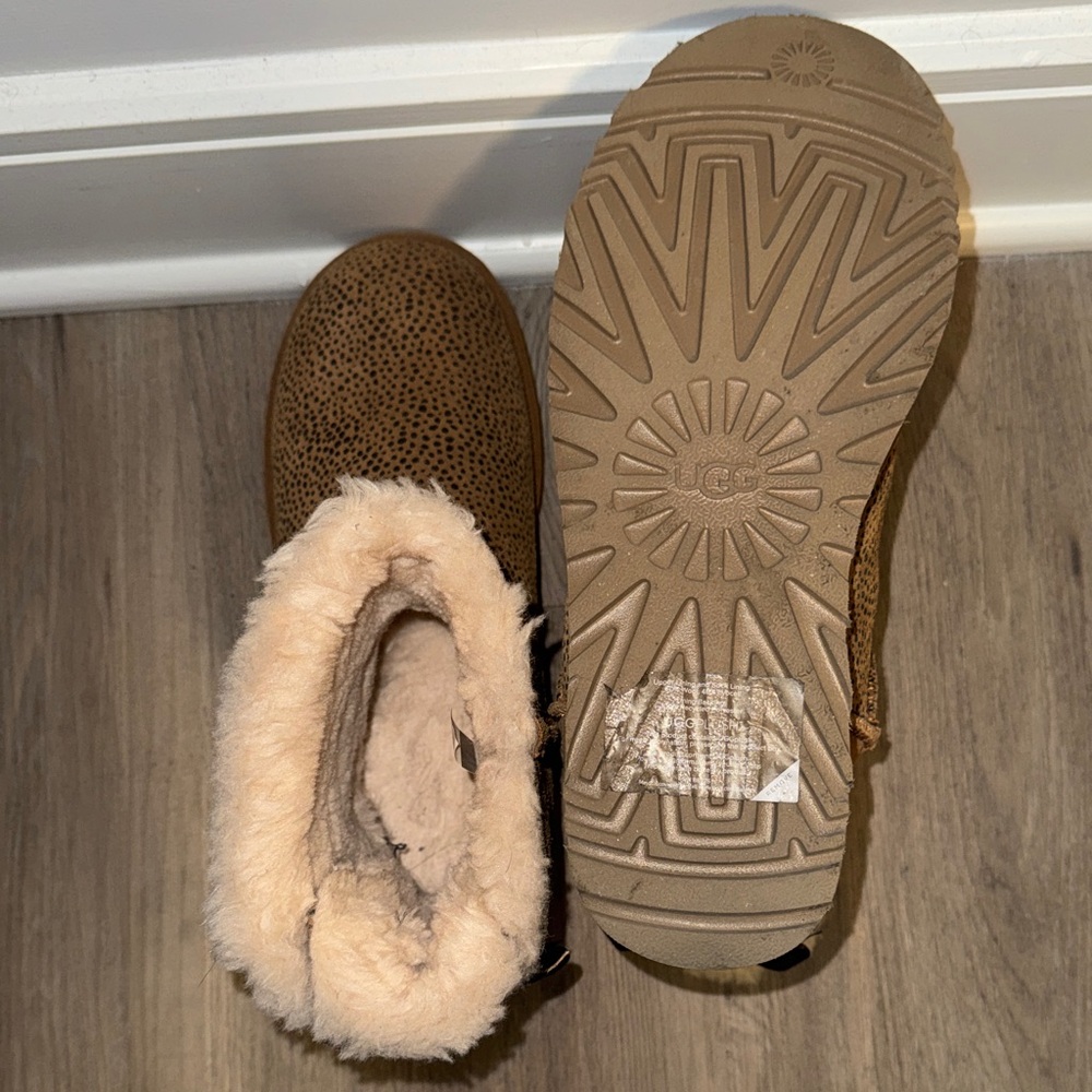 UGG Bailey Bow II Leopard Boots - Picture 5 of 6